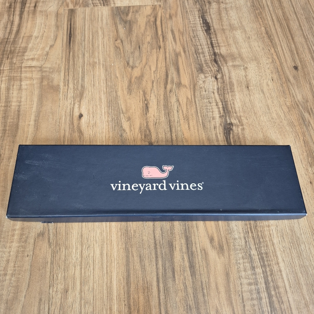 NWT Vineyard Vines 100% Silk Tie